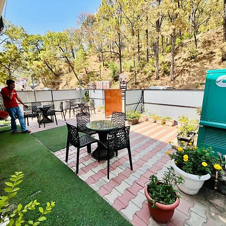 Weekend Vibes Bed & Breakfast Касаули Екстериор снимка