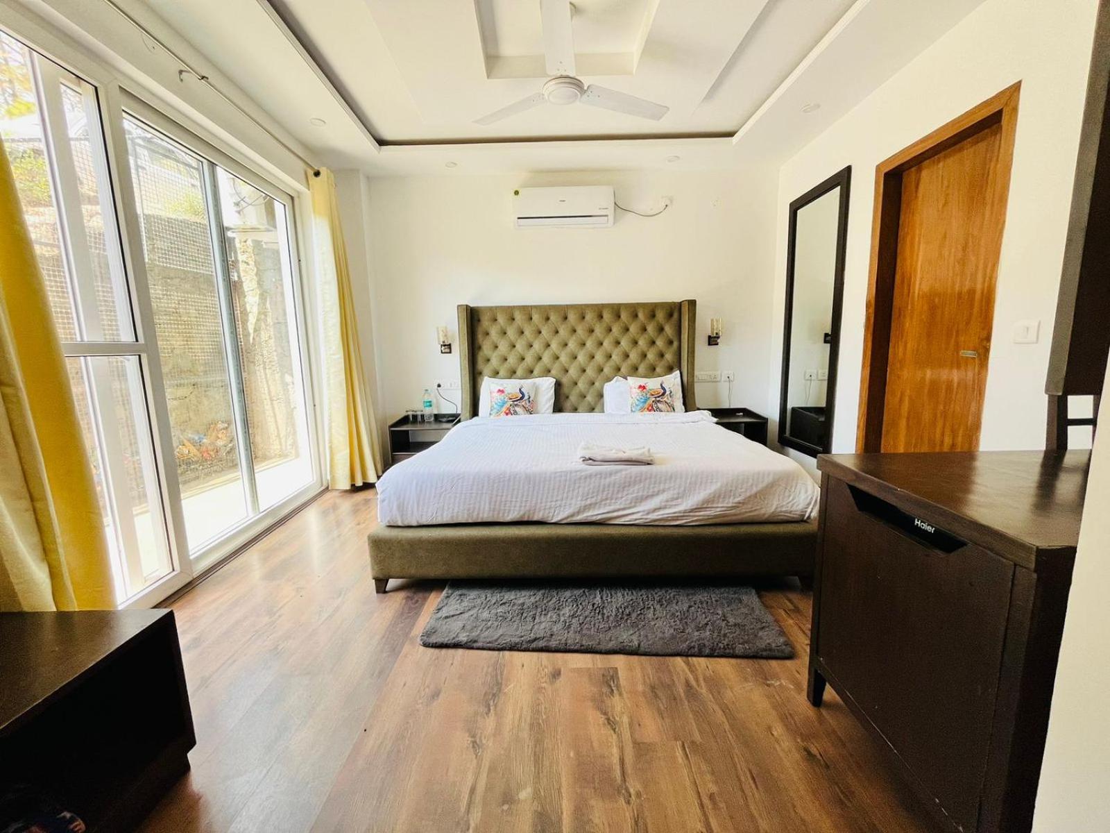 Weekend Vibes Bed & Breakfast Касаули Екстериор снимка
