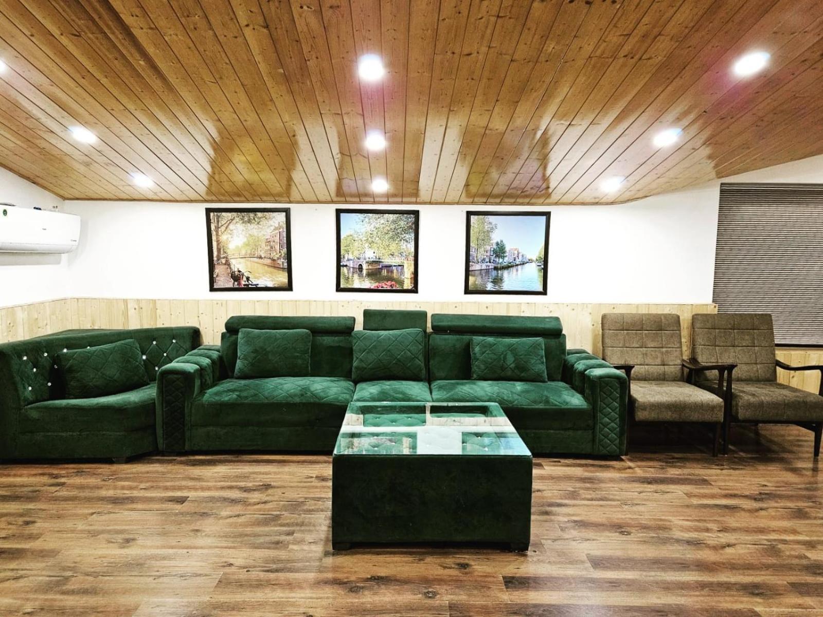 Weekend Vibes Bed & Breakfast Касаули Екстериор снимка